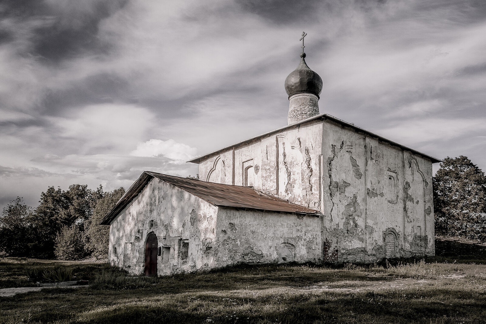 Аркадий Захаров фотография. Архитектура псковских церквей. Церковь Козьмы и Дамиана с Гремячьей горы