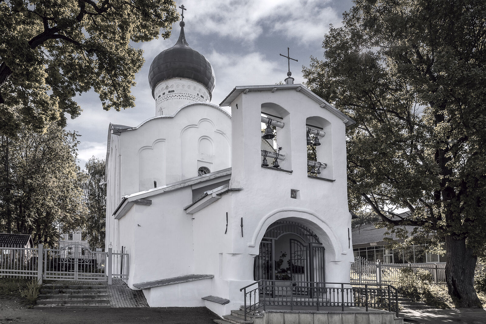 Аркадий Захаров фотография. Архитектура псковских церквей. Церковь Георгия со Взвоза 1494 г.–XVI вв.