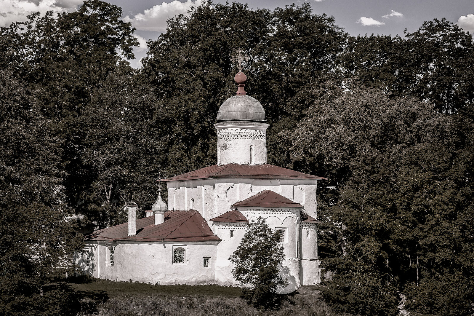 Аркадий Захаров фотография. Архитектура псковских церквей. Церковь Климента Папы Римского