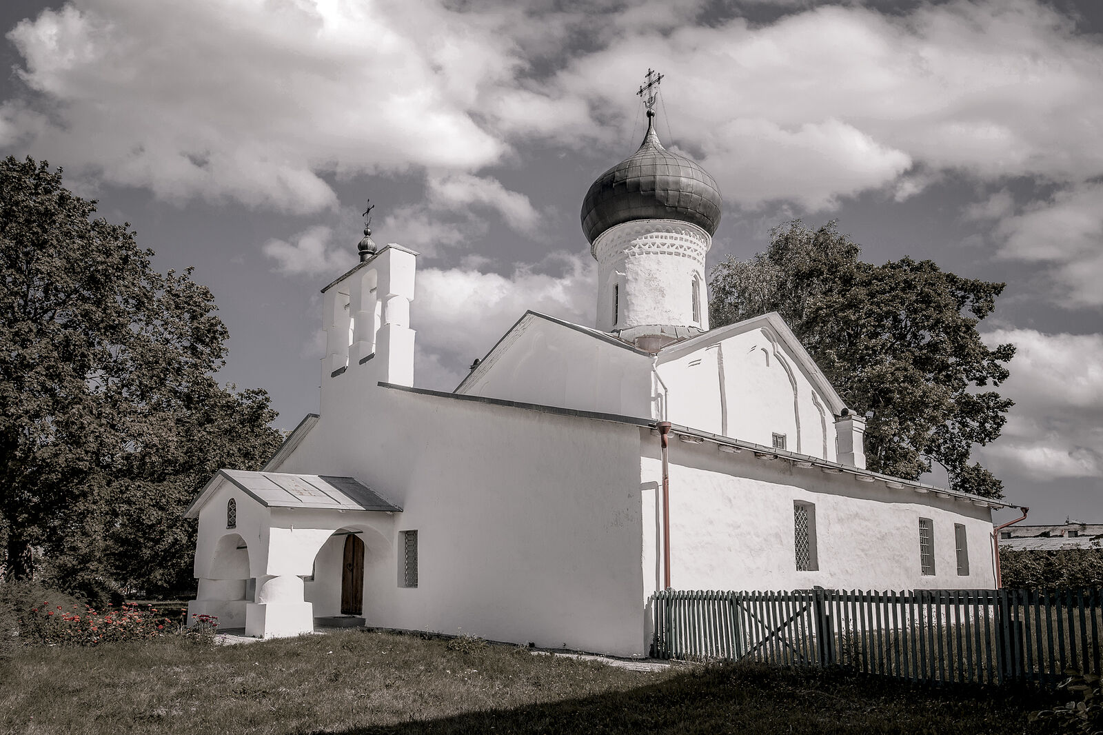Аркадий Захаров фотография. Архитектура псковских церквей. Церковь Иоакима и Анны