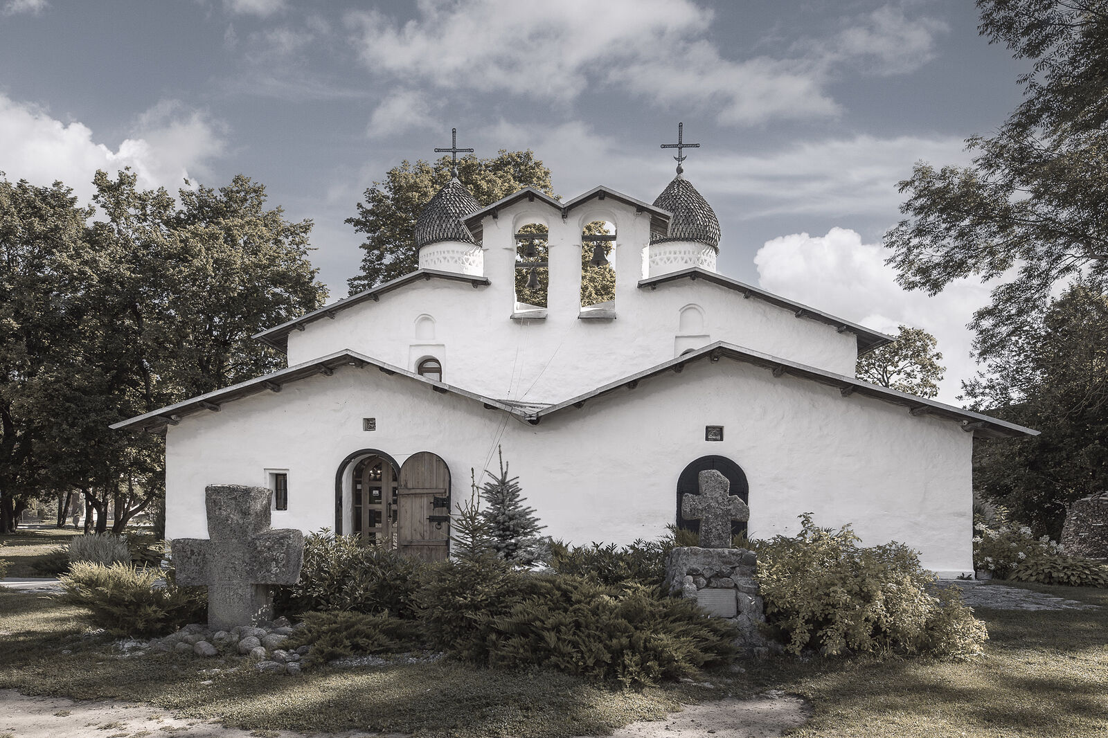 Аркадий Захаров фотография. Архитектура псковских церквей. Церковь Покрова и Рождества Богородицы от Пролома XIV-XVI вв.