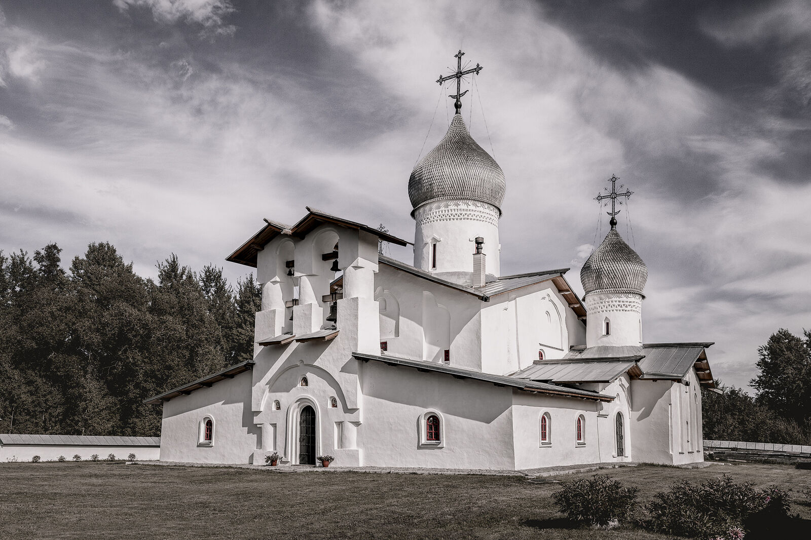 Аркадий Захаров фотография. Архитектура псковских церквей. Церковь Святой Троицы в Доможирке