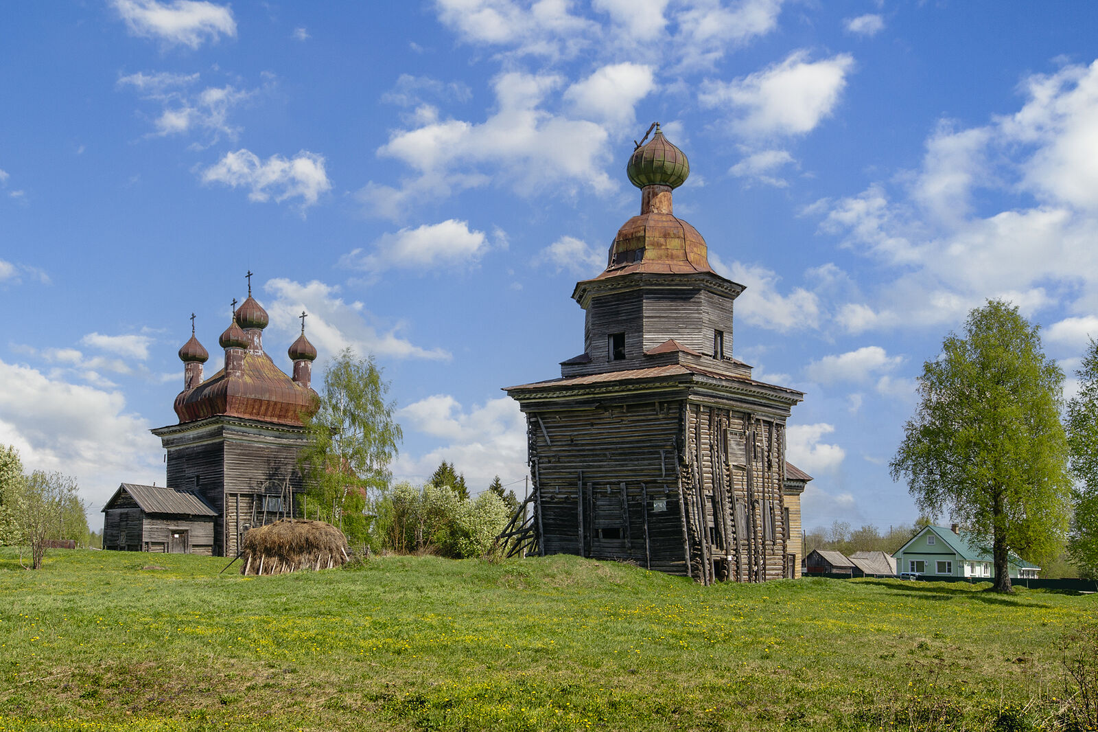 Arcady Zakharov photo. Architecture of churches of the Russian North. Church of Archangel Michael, 1715, Church of Candlemas, 1803. Shelokhovskaya village