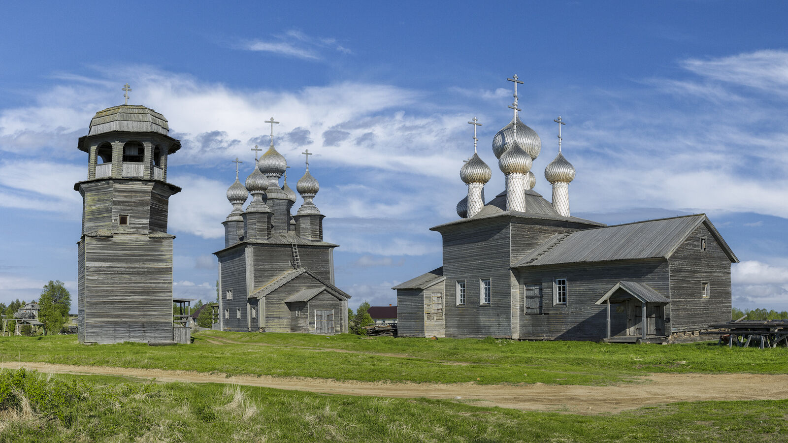 Arcady Zakharov photo. Architecture of churches of the Russian North. Bell tower, 1862, Nikolskaya church, 1636, Vvedenskaya church, 1793. Vorzogory village