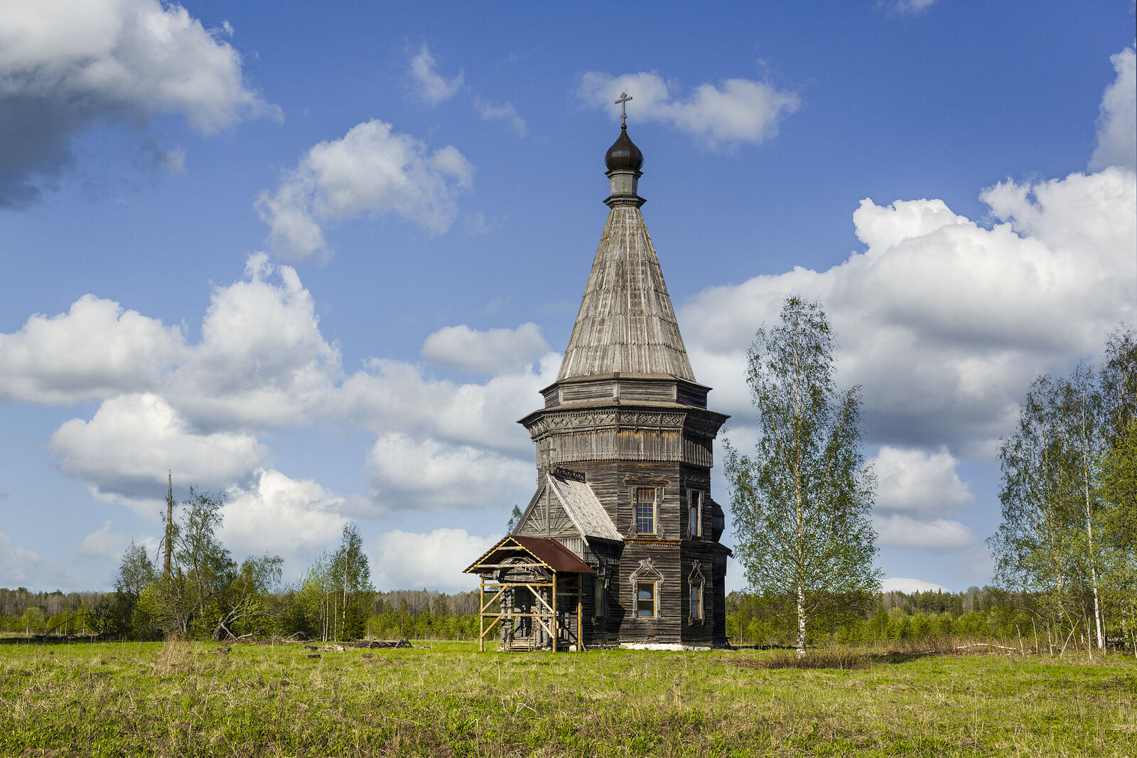 Arcady Zakharov photo. Architecture of churches of the Russian North. Sretenskaya Church, 1655. The tract Red Lyaga