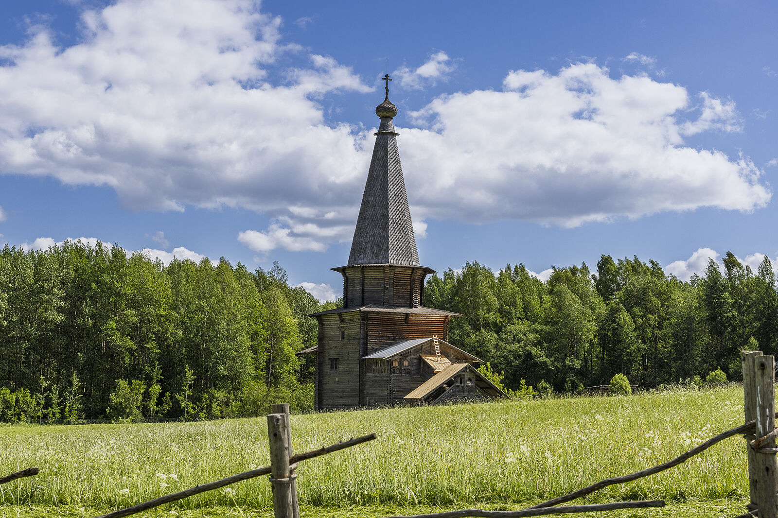 Arcady Zakharov photo. Architecture of churches of the Russian North. St. George Church, late 17th century. Semenkovo/Potsky pogost village, Tarnogsky district