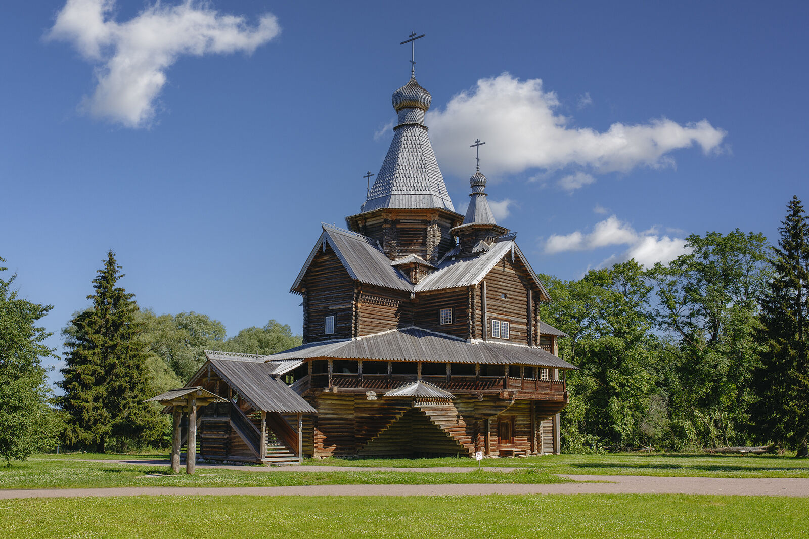 Аркадий Захаров фотография. Церкви Русского Севера. ц. Рождества Богородицы из с. Передки Боровичского р-на. 1531 г.